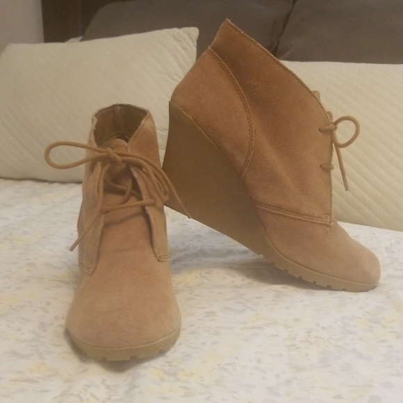 White Mountain Shoes - White mountain barely worn wedge booties size 10